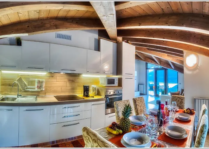 Tadi Laro Luxury Panorama Comer Colico Apartment Carriola